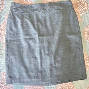 Classic gray Banana Republic pencil skirt 🩶